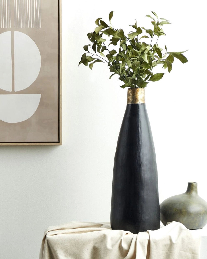Vaso decorativo alto in terracotta nera da 53 cm Vaso da terra da tavolo con collo dorato