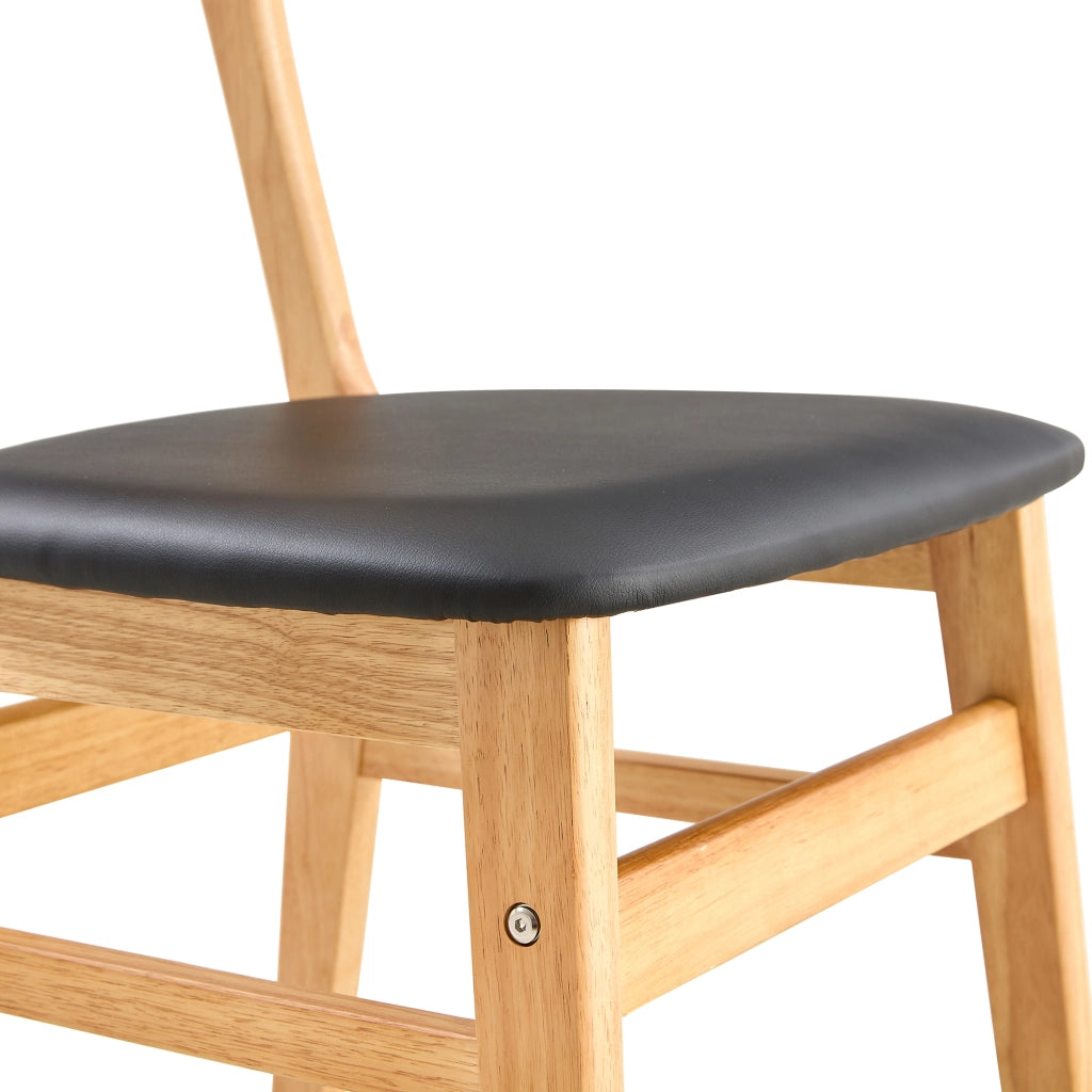Sedia da pranzo in legno massello con schienale in rattan e seduta imbottita