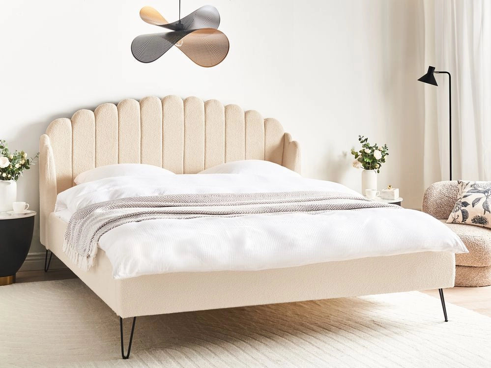 Letto matrimoniale con rete in tessuto bouclè beige 180 x 200 cm gambe in metallo testata retro capitonné