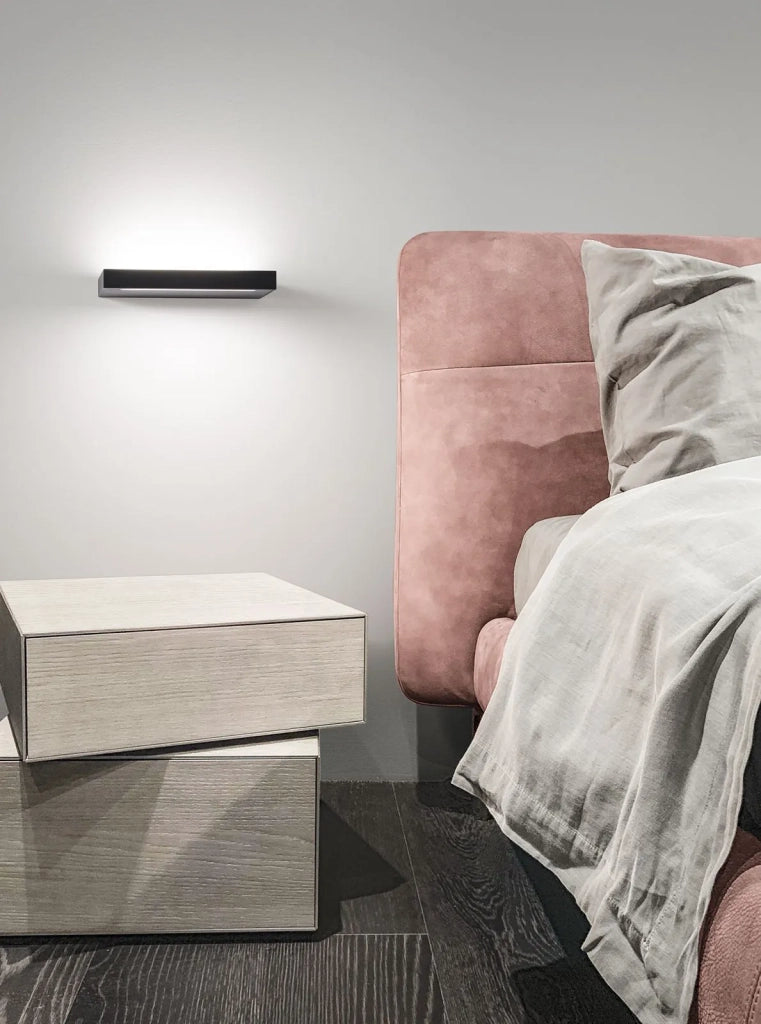 APPLIQUE IN ALLUMINIO COLORE NERO FLOOR DOPPIA EMISSIONE LED 11W + 11W 3000K CRI?80 220-240V 50/60Hz 880Lm + 880Lm