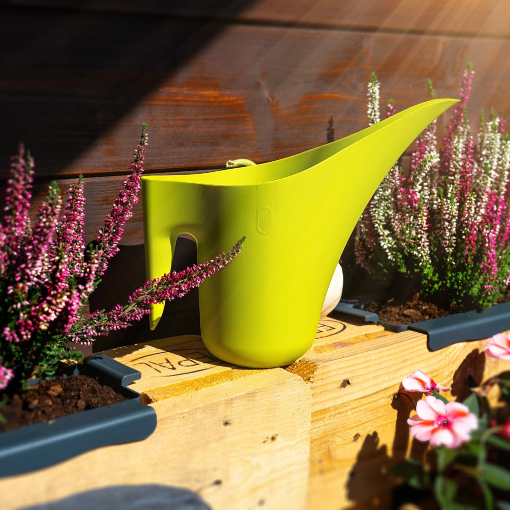 Annaffiatoio KADAX per giardino domestico, ideale per innaffiare fiori e piante, piccolo, in plastica, 1,2 litri.