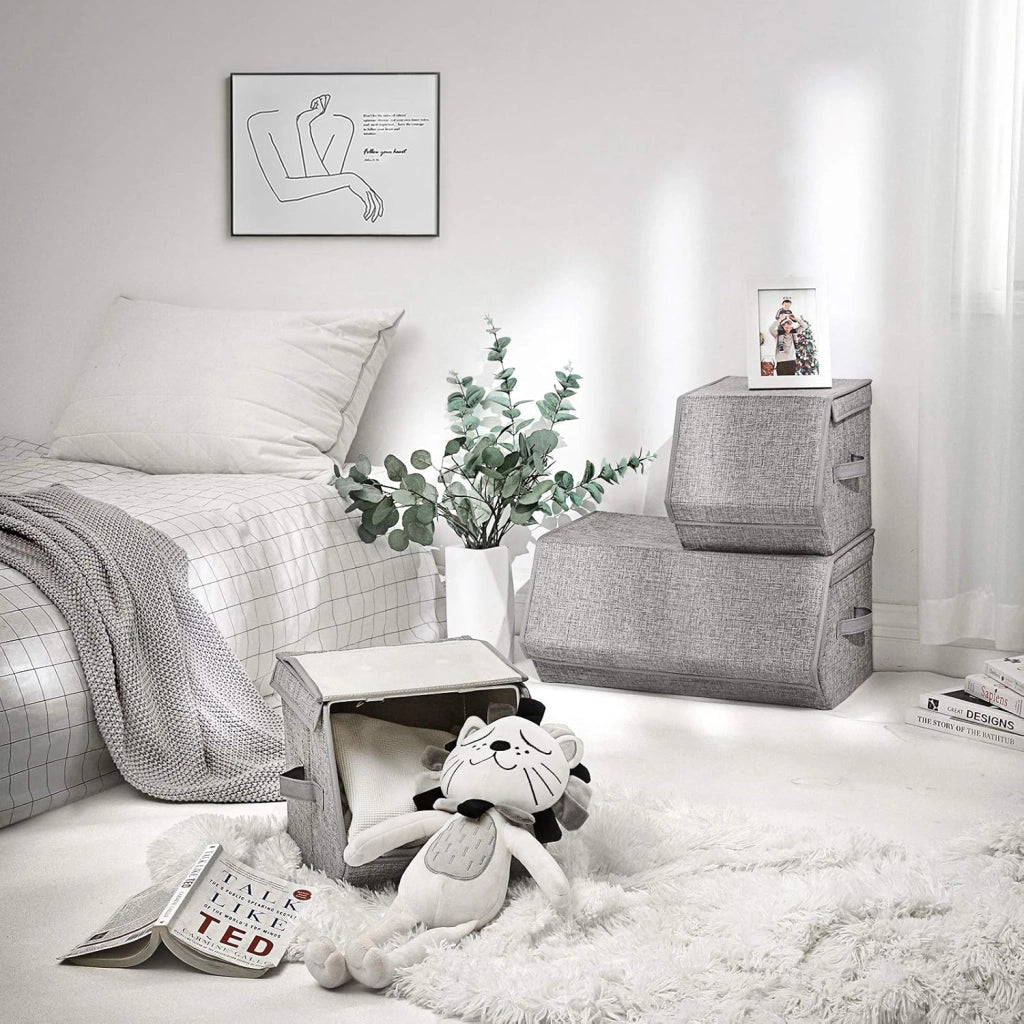 SONGMICS Scatole Portaoggetti Impilabili, Set di 3 Contenitori con Coperchio, Cornice di Metallo, Chiusura Magnetica, per Vestiti Giocattoli Libri, Grigio RLB12GY