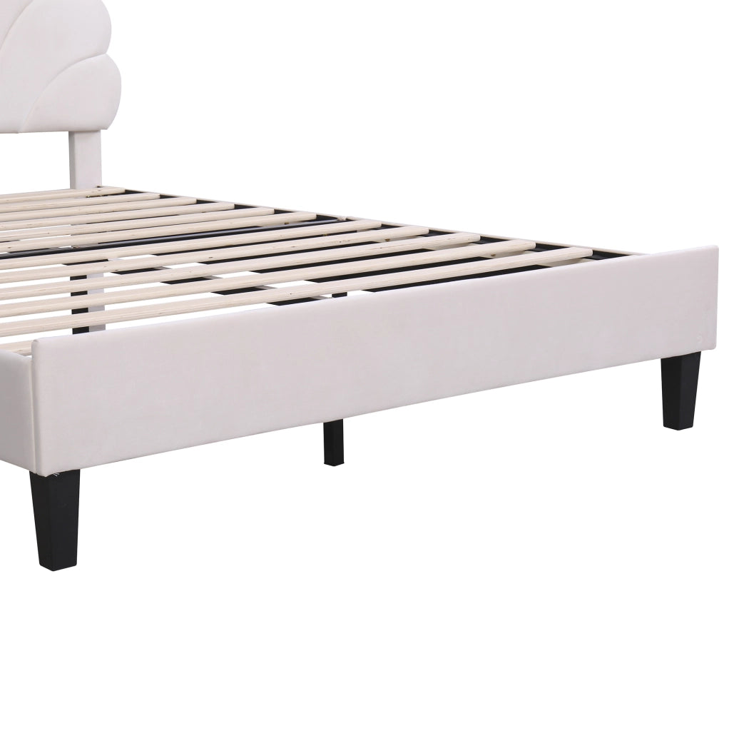 Letto matrimoniale 140x200 cm; testiera floreale e rete a doghe; velluto; beige (Senza materasso)