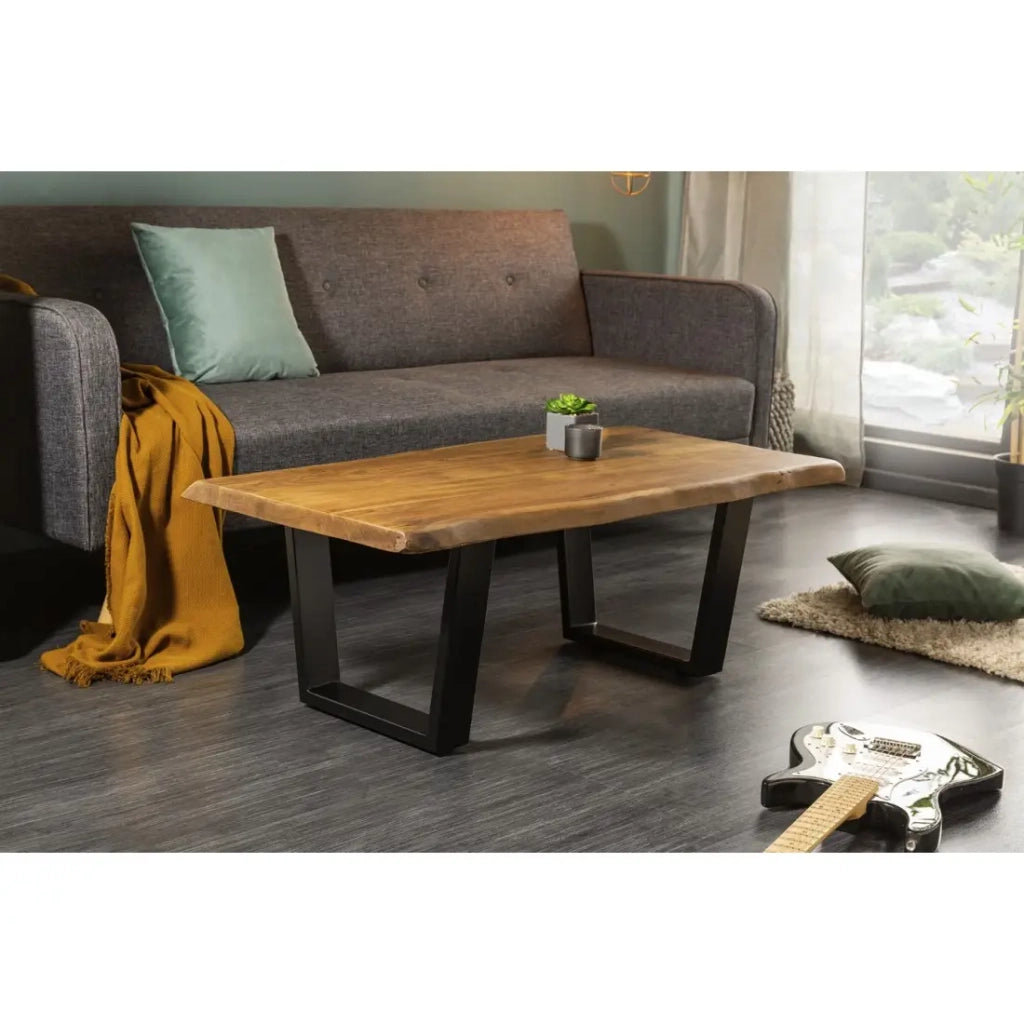 Tavolino basso ARKAYA 110 cm in legno di acacia massiccio con gambe in metallo nero a forma di U