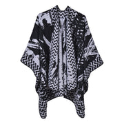 Elegante scialle/mantella oversize, spesso e caldo in cashmere con spacchi