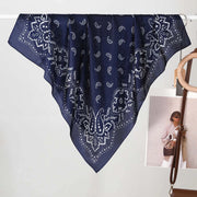 Eleganti e trendy sciarpe di seta da donna, realizzate in pura seta.