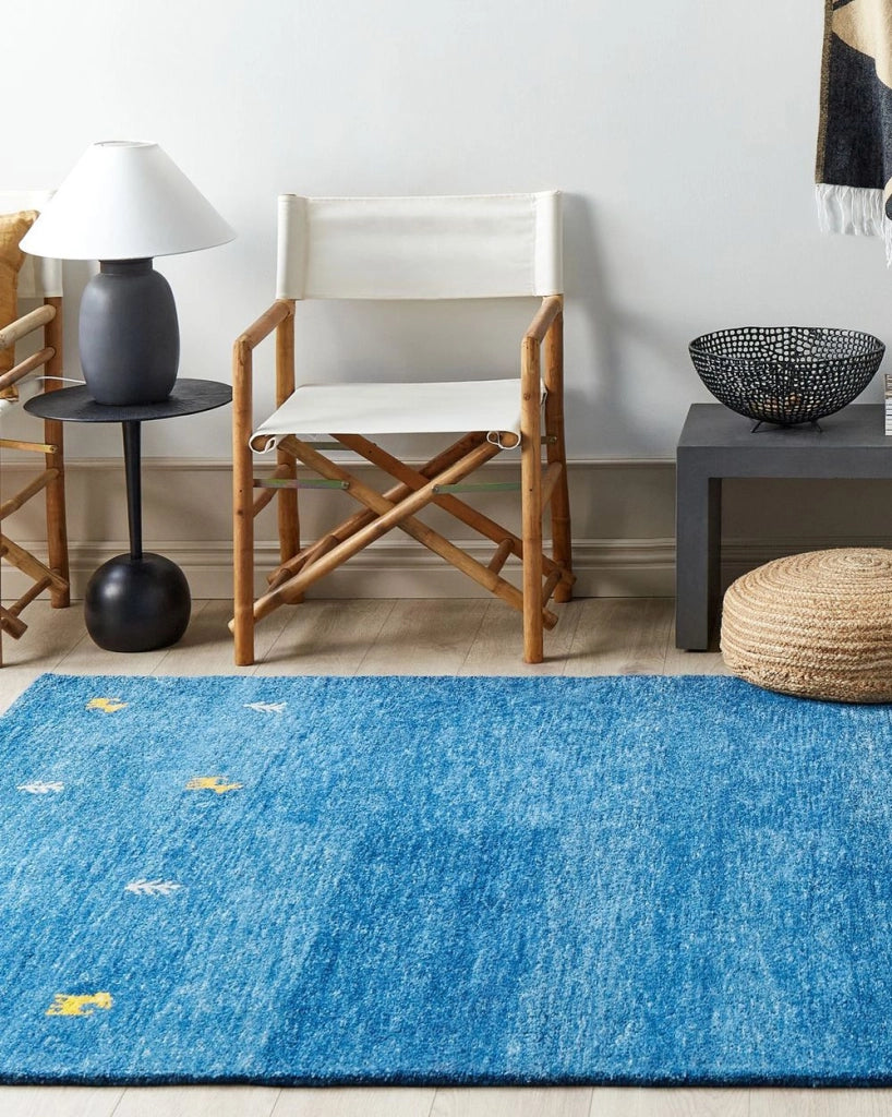 Tappeto Gabbeh in lana blu 160 x 230 cm, trapuntato a mano con motivi animali occidentali e design rustico
