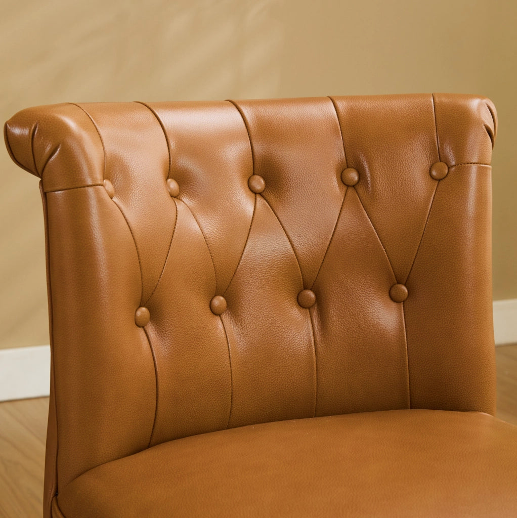Sedia da pranzo in pelle marrone chiaro con gambe in legno