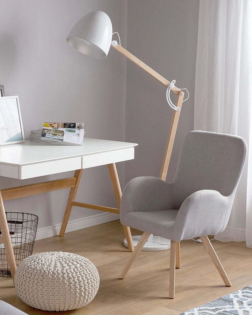 Chaise longue Sedia da club moderna con rivestimento in tessuto grigio con braccioli e gambe in legno