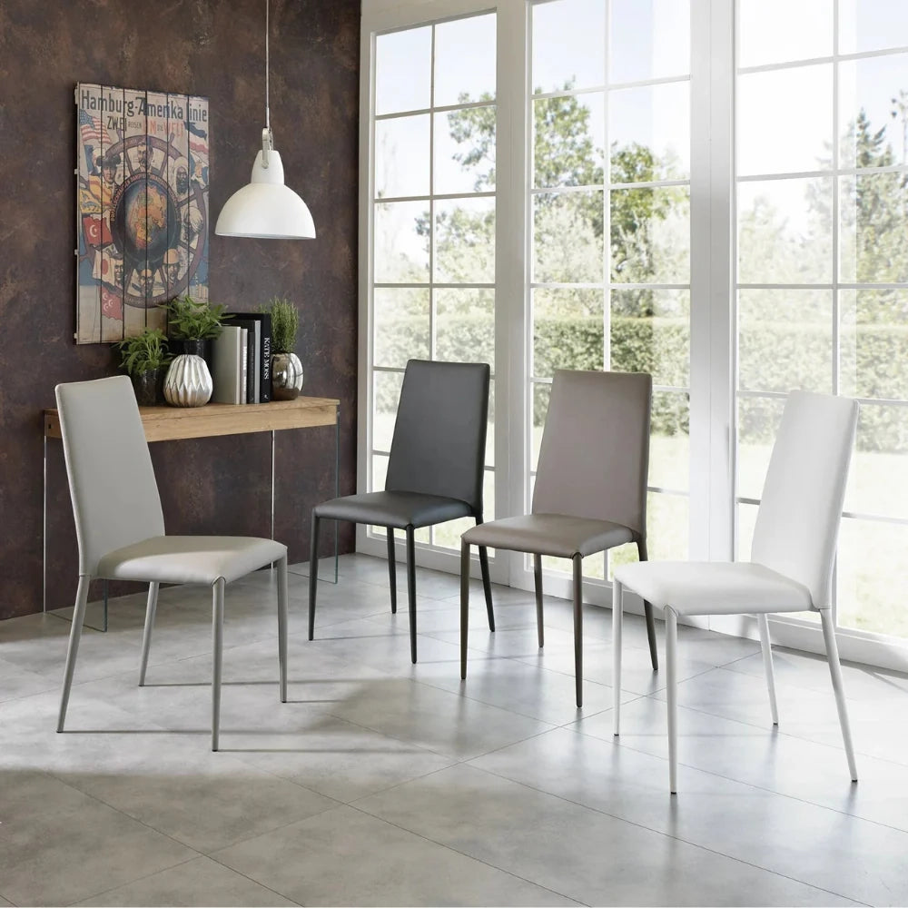 Set di 4 sedie da pranzo impilabili in similpelle bianca Arianna con struttura in metallo facili da pulire | Duzzle