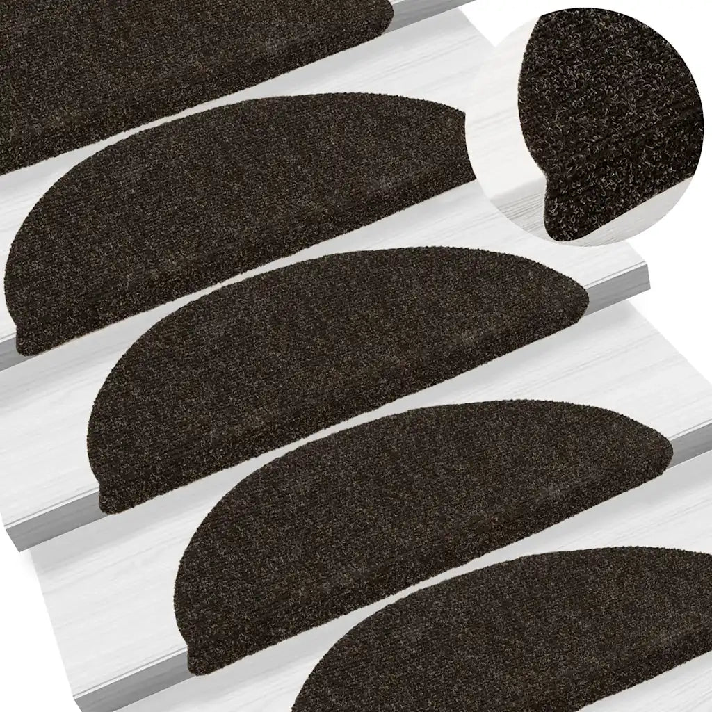 vidaXL Tappetini per scale autoadesivi 30 pz 56x17x3 cm marrone scuro semicircolari