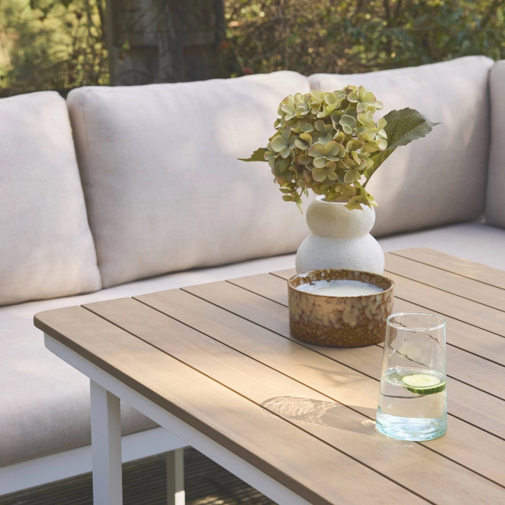 Salotto da giardino in legno di acacia e alluminio, 8 posti, bianco