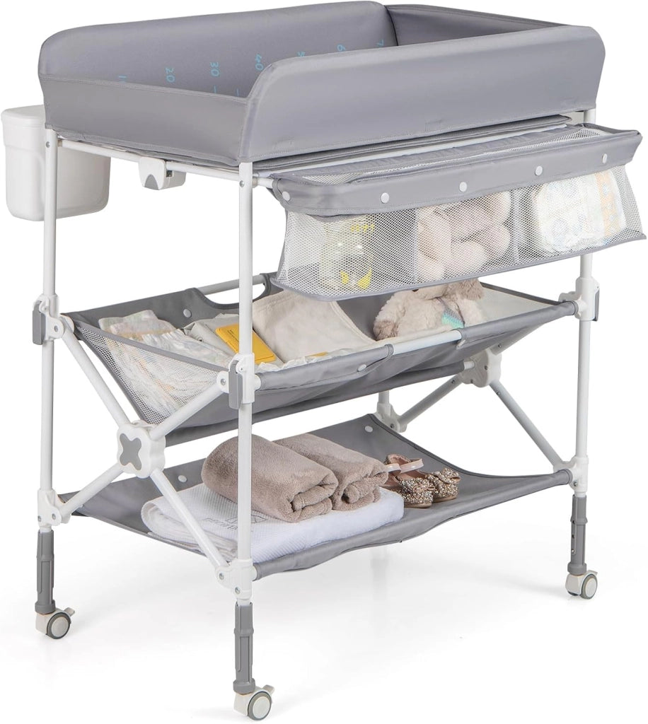 Fasciatoio Pieghevole Neonato, Fasciatoio Portatile con Altezza Regolabile, Comodino per Pannolini con Ruote di Bloccabili, 2 Ripiani, Porta Asciugamani, Cestino di Rifiuti (Grigio)