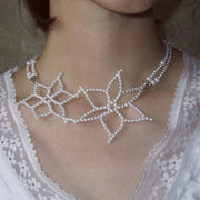Collana con fiore di perle intrecciato a mano, regalo di Natale o di compleanno.