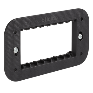 Bticino living now supporto con valva di protezione per placche modulari *** numero posti 4 moduli, confezione 1