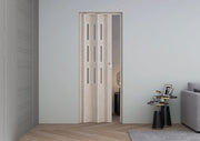 Porta a Soffietto da Interno Maya 83x214 cm Made in Italy in PVC con Vetro Satinato Legno Cedro