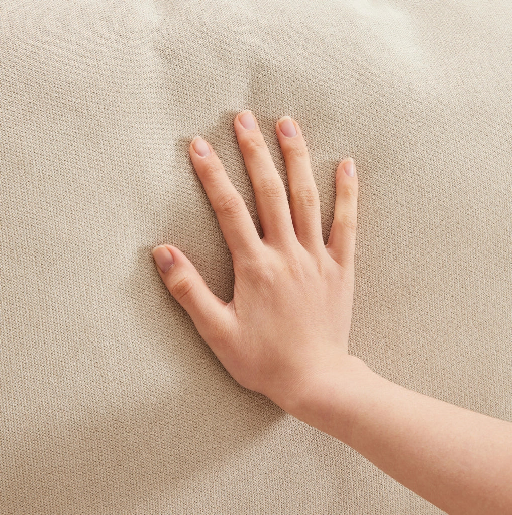 Divano modulare 5 posti beige con poggiapiedi trasformabile e molle indipendenti confortevole