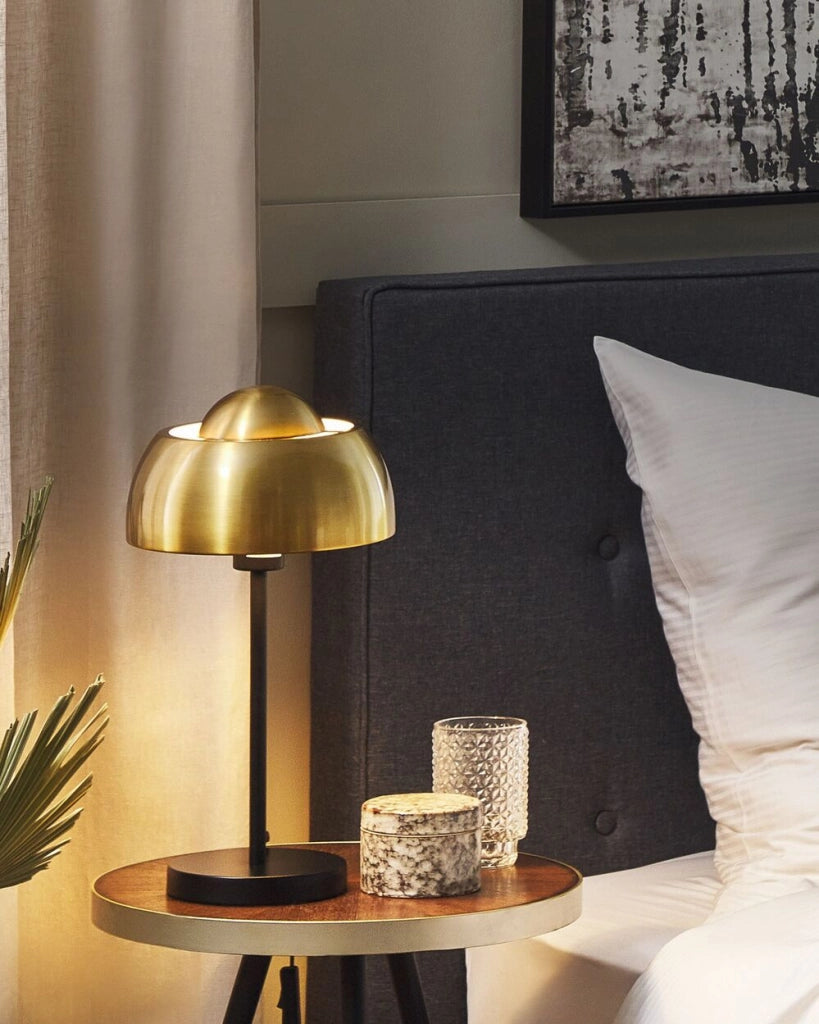 Lampada da Tavolo Comodino dorato con Base Rotonda in Metallo Nero Cupola Paralume Lampada da Lettura Glam
