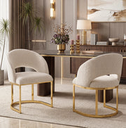 Set di 2 sedie da pranzo in bouclé beige con gambe in metallo dorato; stile moderno