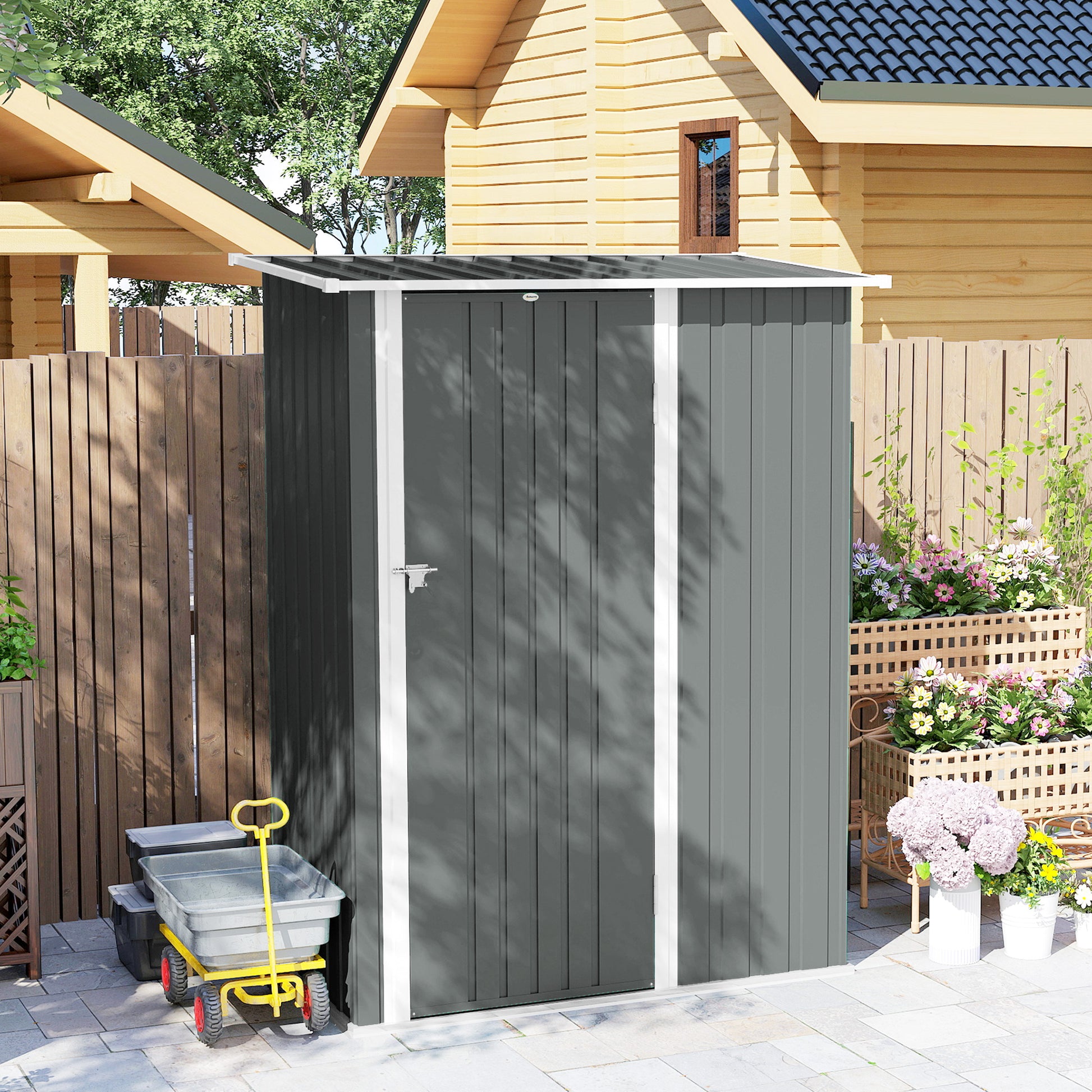 Capanno Porta Attrezzi 142x86x189 cm con Tetto Inclinato e Porta Bloccabile in Metallo Grigio Chiaro
