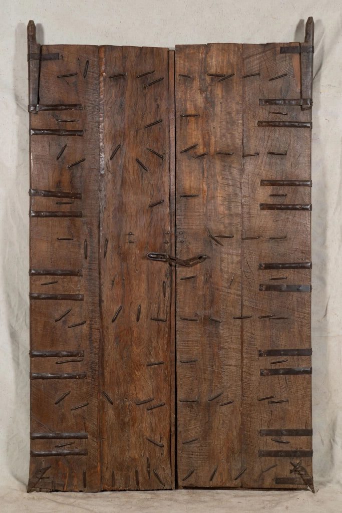 Biscottini Porta portone in legno massello e ferro da interno o da esterno vecchia e antica medievale scorrevole