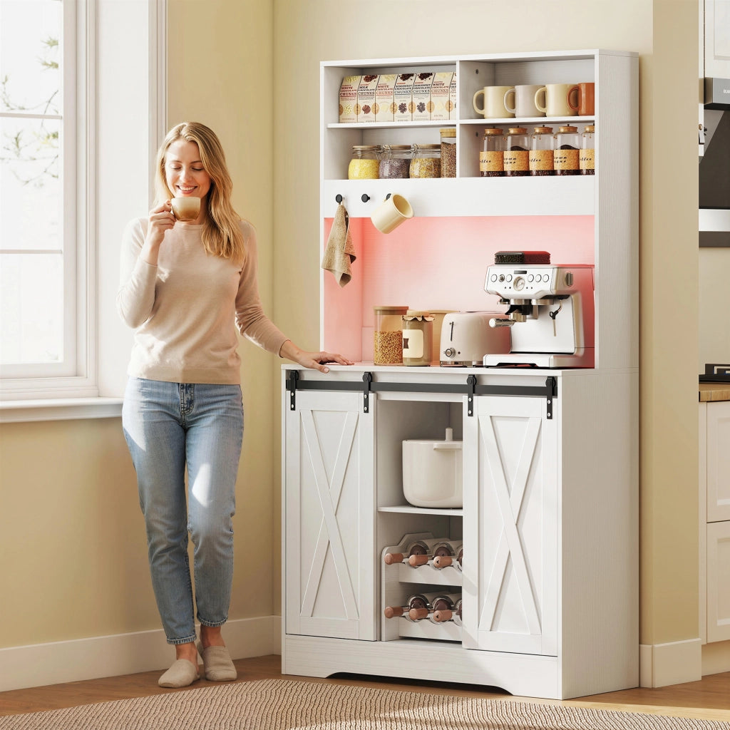 Credenza Cucina 100x38x180 cm con Prese Elettriche Luce LED Portabottiglie e Ante Scorrevoli Bianco