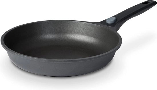 Piatto da forno in ghisa, Ø 32 cm, adatto per forni elettrici e a gas, adatto per ceramica e induzione, fondo rimovibile, padella in alluminio fuso per induzione con trattamento antiscivolo.