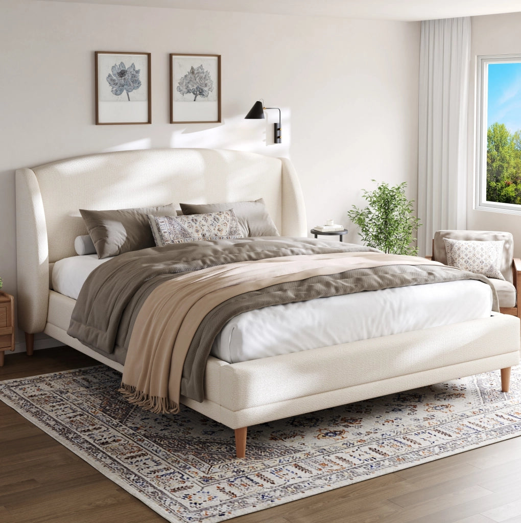 Letto imbottito in bouclé bianco con testiera wingback e rete a doghe