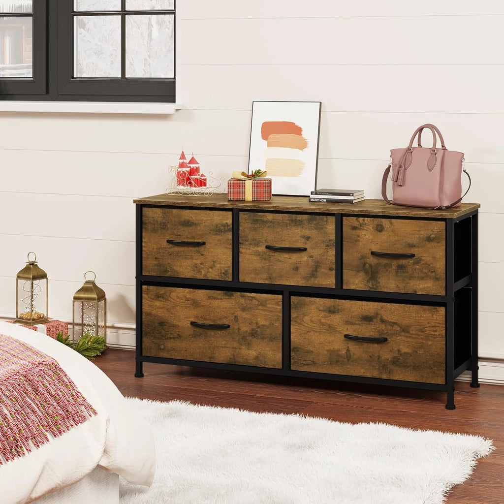 Cassettiera Camera da Letto, Cassettiera con 5 Cassetti a 2 Livelli in Tessuto, Mobile con Cassetti Industriale, Struttura in Metallo e Legno, Marrone Rustico, 100x30x54cm, SSK005hov