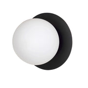 Applique 1 Luce Inari In Acciaio Nero E Sfera In Vetro Opalino