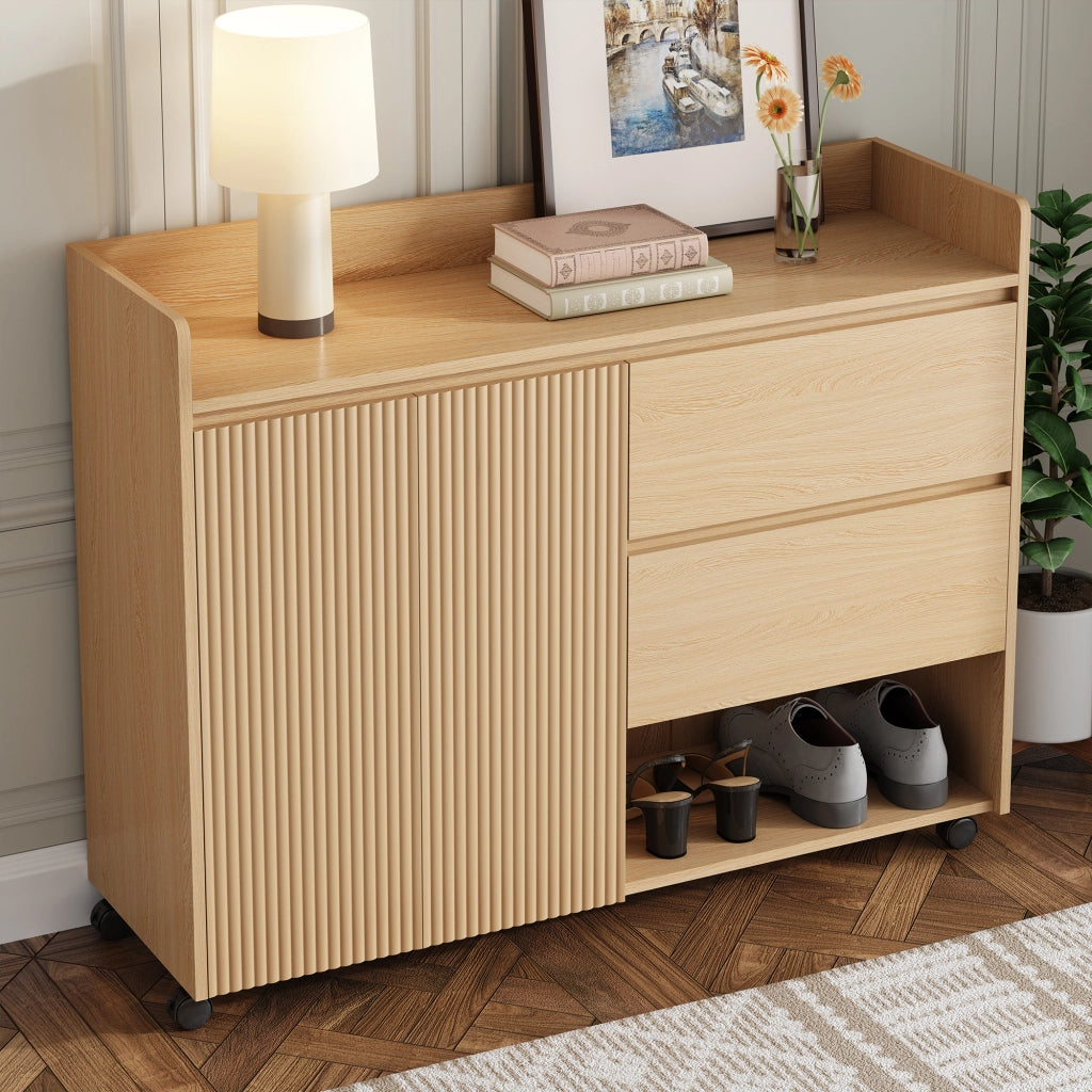 Mobile Scarpiera con 2 Ante; 2 Cassetti e Vani Aperti; con Ruote con Freno; in MDF; 110×35×86 cm; Naturale
