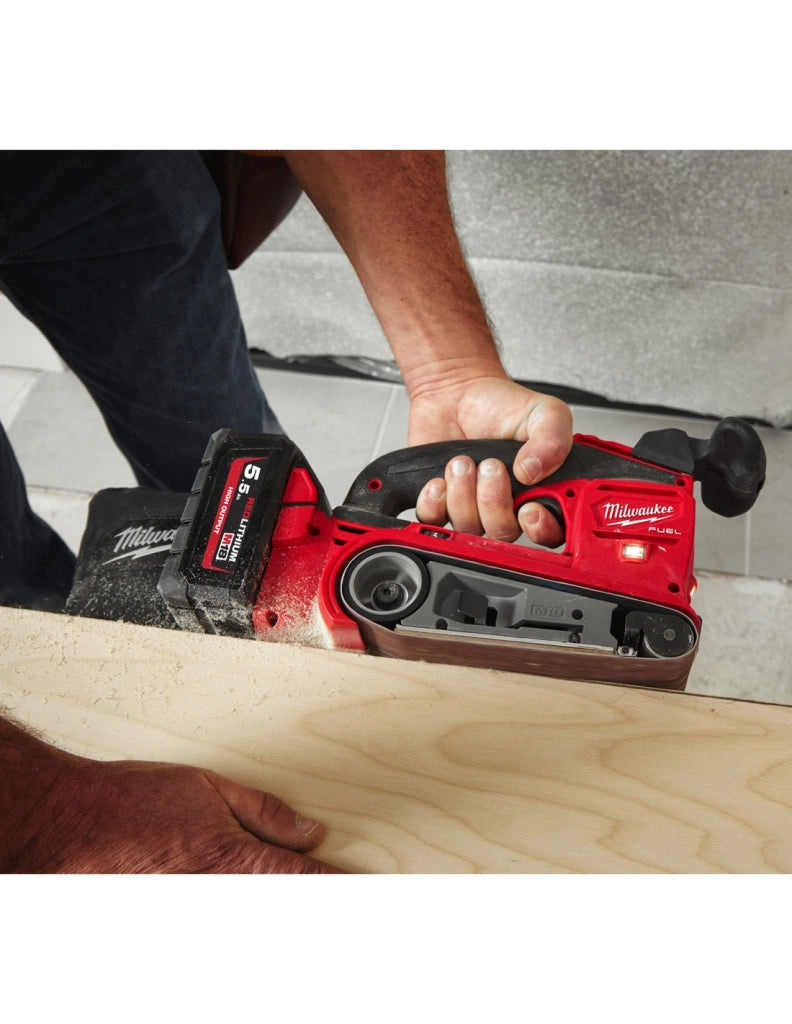 Levigatrice a nastro Milwaukee M18FBTS75-0 (Solo corpo)