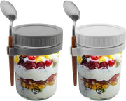 Set di contenitori per overnight oats in vetro mason 

Contenuto: 4 contenitori in vetro mason
Dimensioni: 8x8 cm
Capacità: 250 ml ciascuno
Materiali: vetro resistente e sicuro
Uso: per preparare overnight oats, muesli, frutta e yogurt