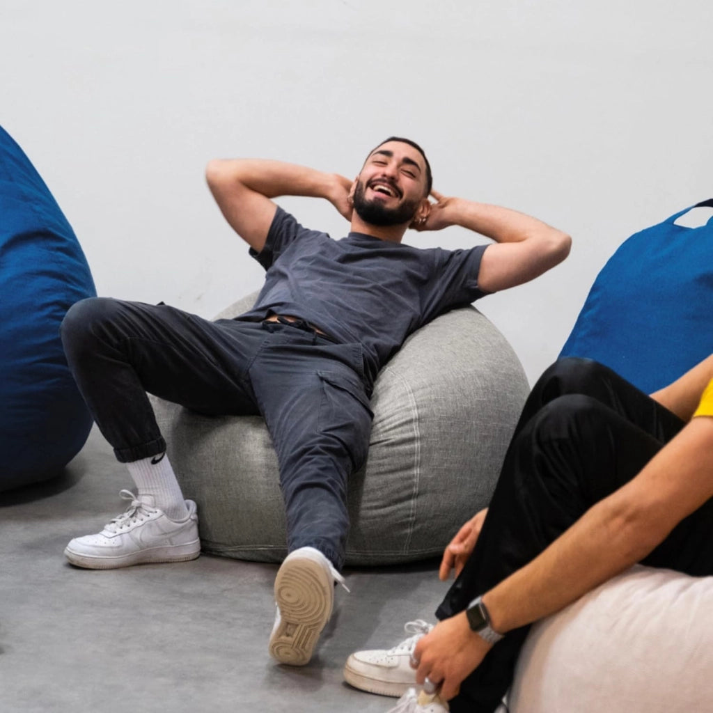Pouf Poltrona Sacco con Imbottitura in Schiuma - Morbido e Confortevole - Fodera Lavabile - Pratico e Facile da Trasportare - Pouf Sacco per Tutta la Famiglia (120x100 cm, Grigio Chiaro)