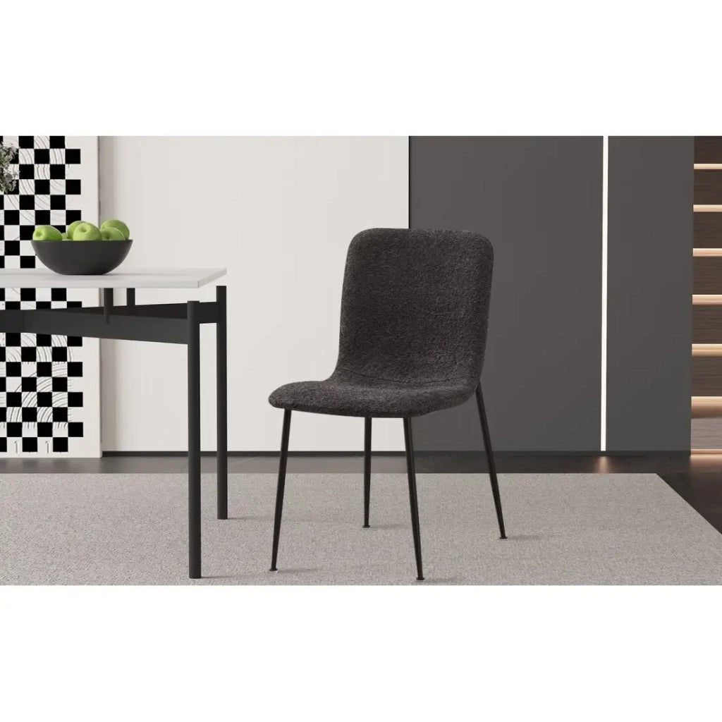 Sedia ALICE – Tessuto bouclé grigio e gambe in metallo nero – Eleganza e comfort moderno