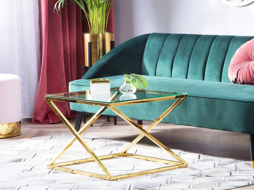 Tavolino da caffè con struttura in acciaio dorato e piano quadrato in vetro dal design glam geometrico