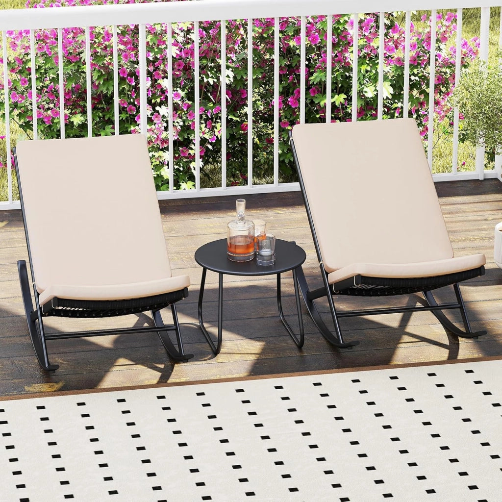 Set di Bistro 3 Pezzi, Sedie a Dondolo da Esterno in Rattan con Tavolino da Caffè, Set di Mobili da Conversazione per Veranda con Cuscini in Cotone per Giardino, Balcone, Bordo Piscina