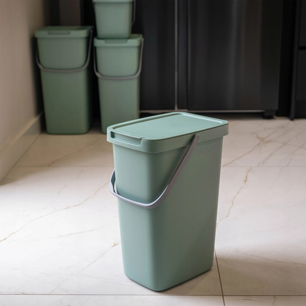 Cestino per rifiuti KADAX con coperchio, secchio per la raccolta differenziata da 12 litri.