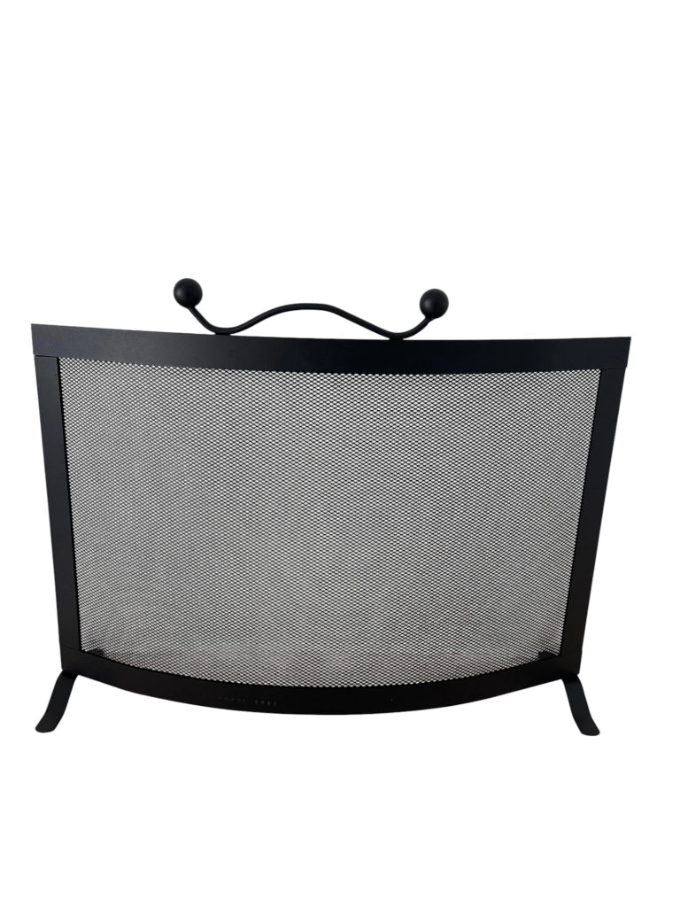 Parascintille per Camino in Ferro, Design Moderno Curvo, 57 x 43h cm, Nero, Made in Italy