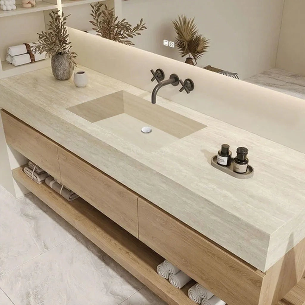 Set mobile bagno sospeso effetto travertino con lavabo in pietra sinterizzata e specchio senza foro rubinetto 130×55 cm