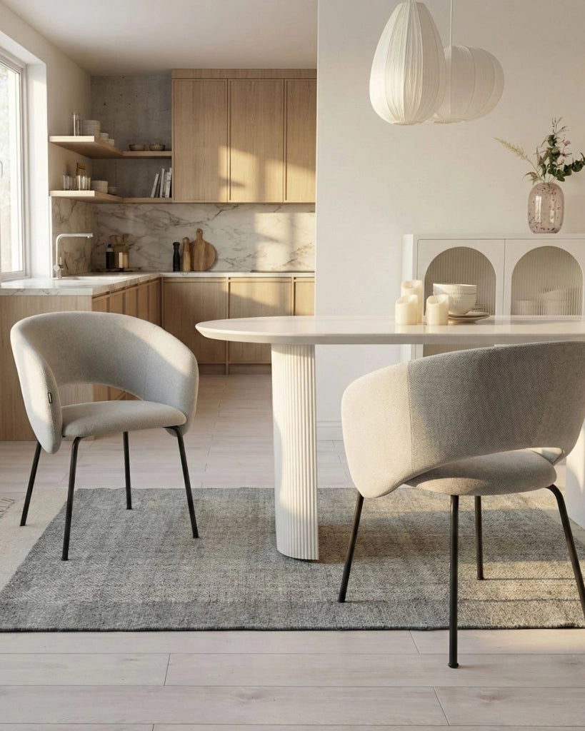 Set di 2 sedie da pranzo senza braccioli, rivestimento bianco sporco, base in metallo, design retrò