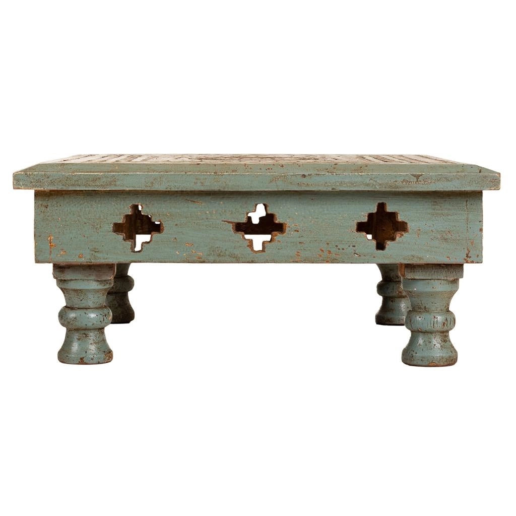 Tavolino da centro in legno intagliato finitura artigianale 33x33x14