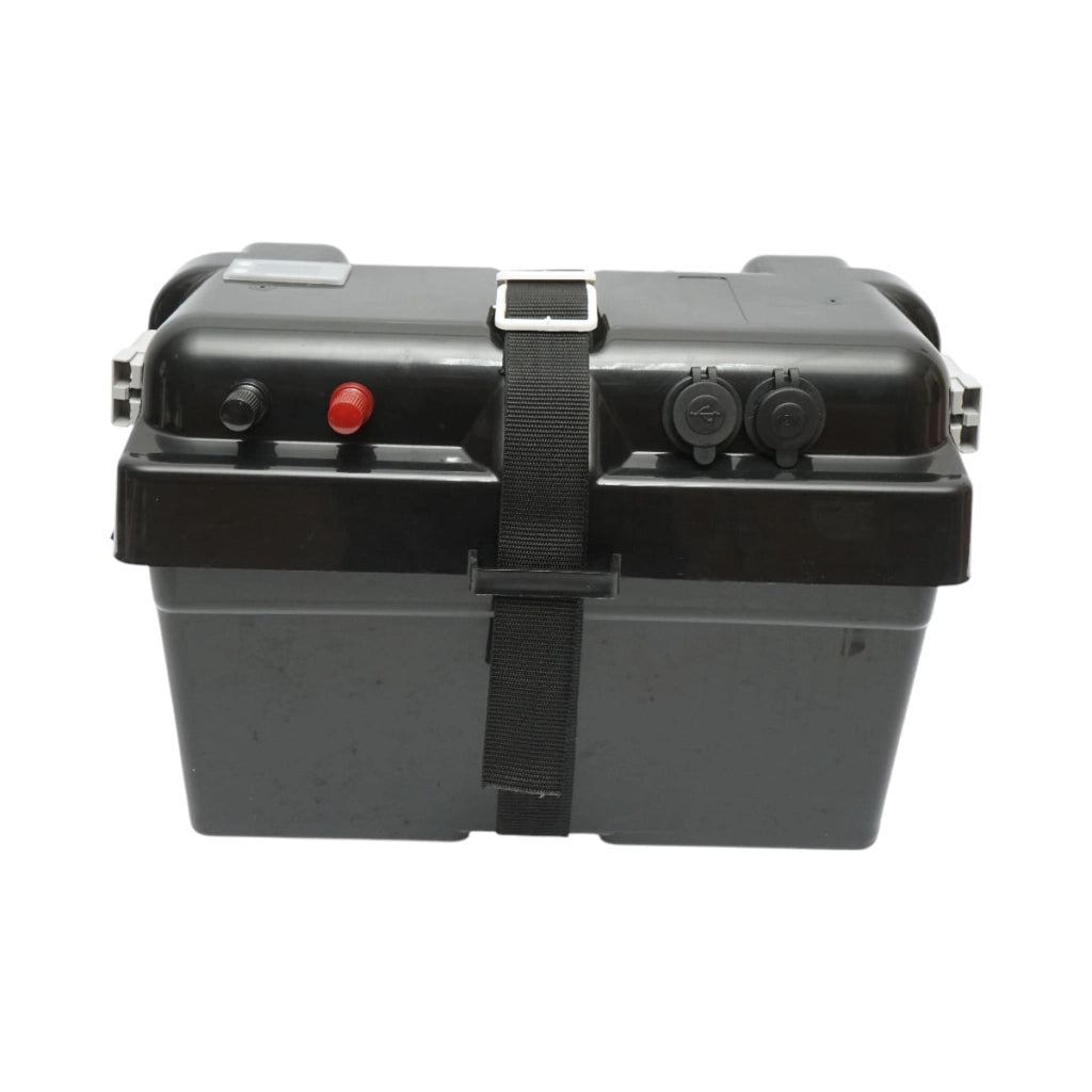 Cassetta per batteria auto 12V con voltmetro DC 6–30V, interruttore di alimentazione 100A, presa accendisigari, display LCD, 2 porte USB, 350 × 180 × 200 mm.