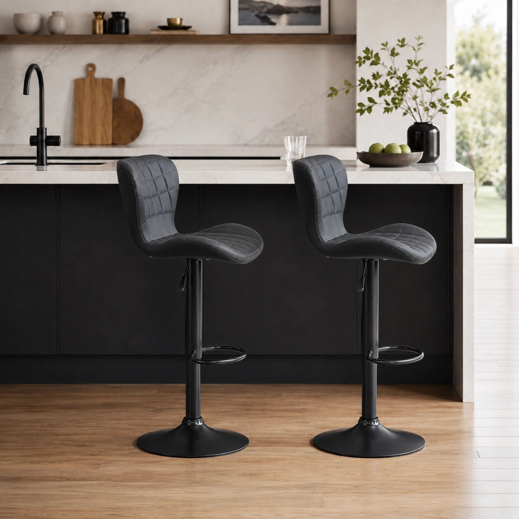 Set di 2 sgabelli da bar 57x58x87-107 cm girevoli e regolabili in altezza in pelle nera