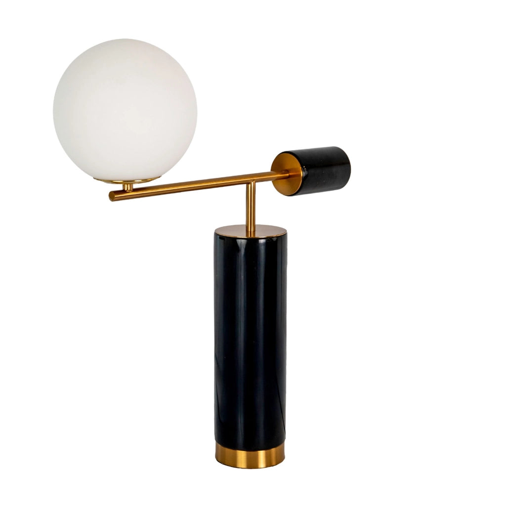 Lampada da tavolo in vetro bianco, acciaio lucido dorato e base in marmo porcellanato