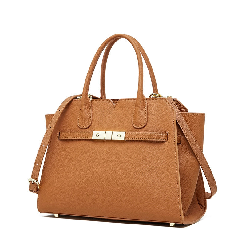 Borsa a tracolla da donna in vera pelle, colore marrone.