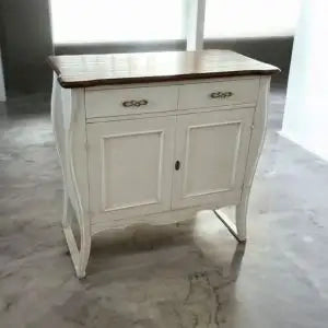 Credenza in legno Shabby chic 2 ante sagomata bianca anticato e noce scuro con maniglie infinito bronzo anticato