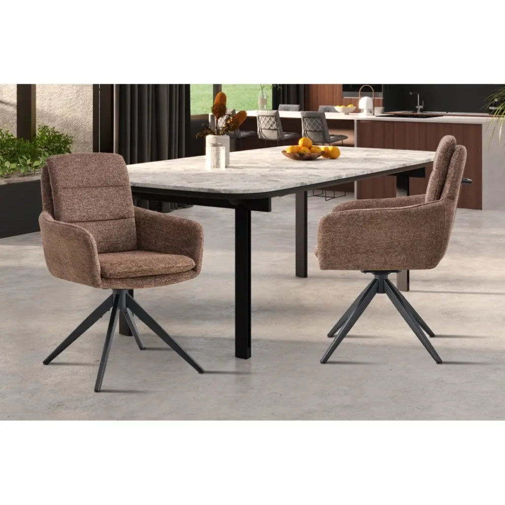 Set di 2 poltrone KAVINA - Tessuto marrone - Piedi in metallo - Con braccioli - Design accogliente e senza tempo