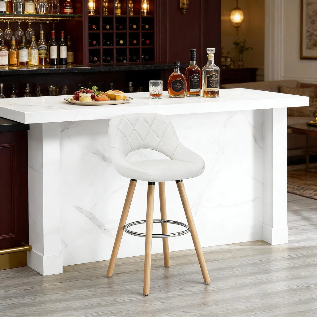 Sgabello bar bianco con schienale, seduta in similpelle e gambe in legno massello, h 91 cm