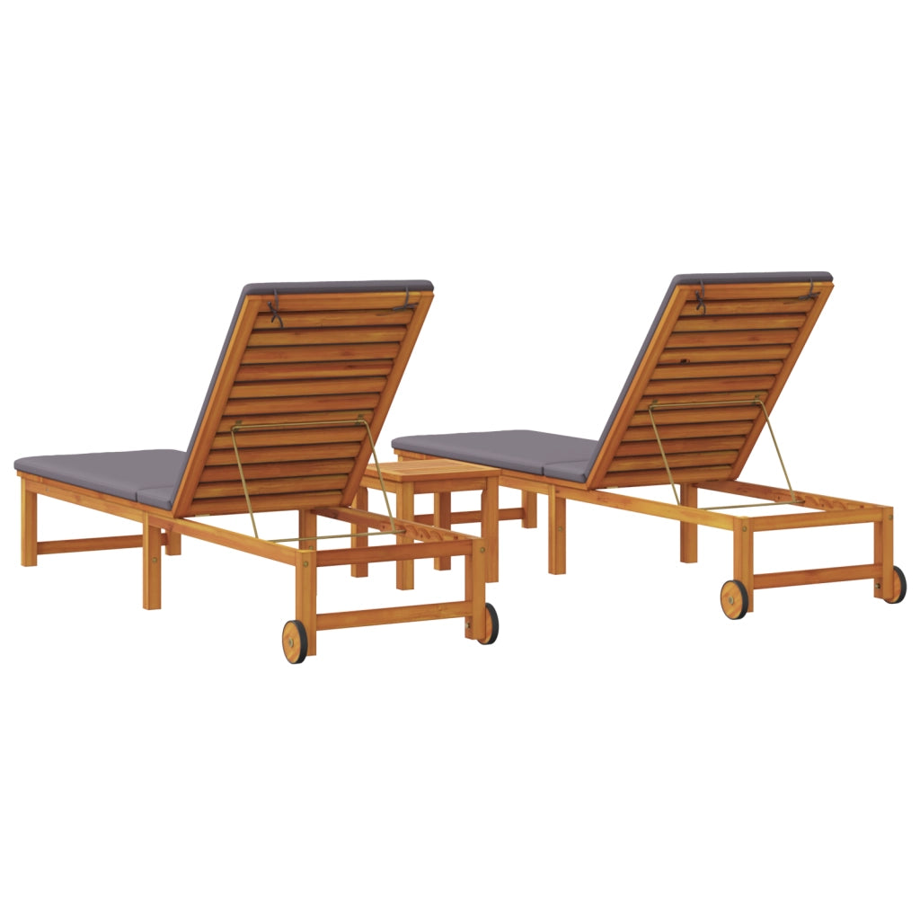 Set di lettini prendisole 2 pz con tavolo e cuscini in legno massello di acacia